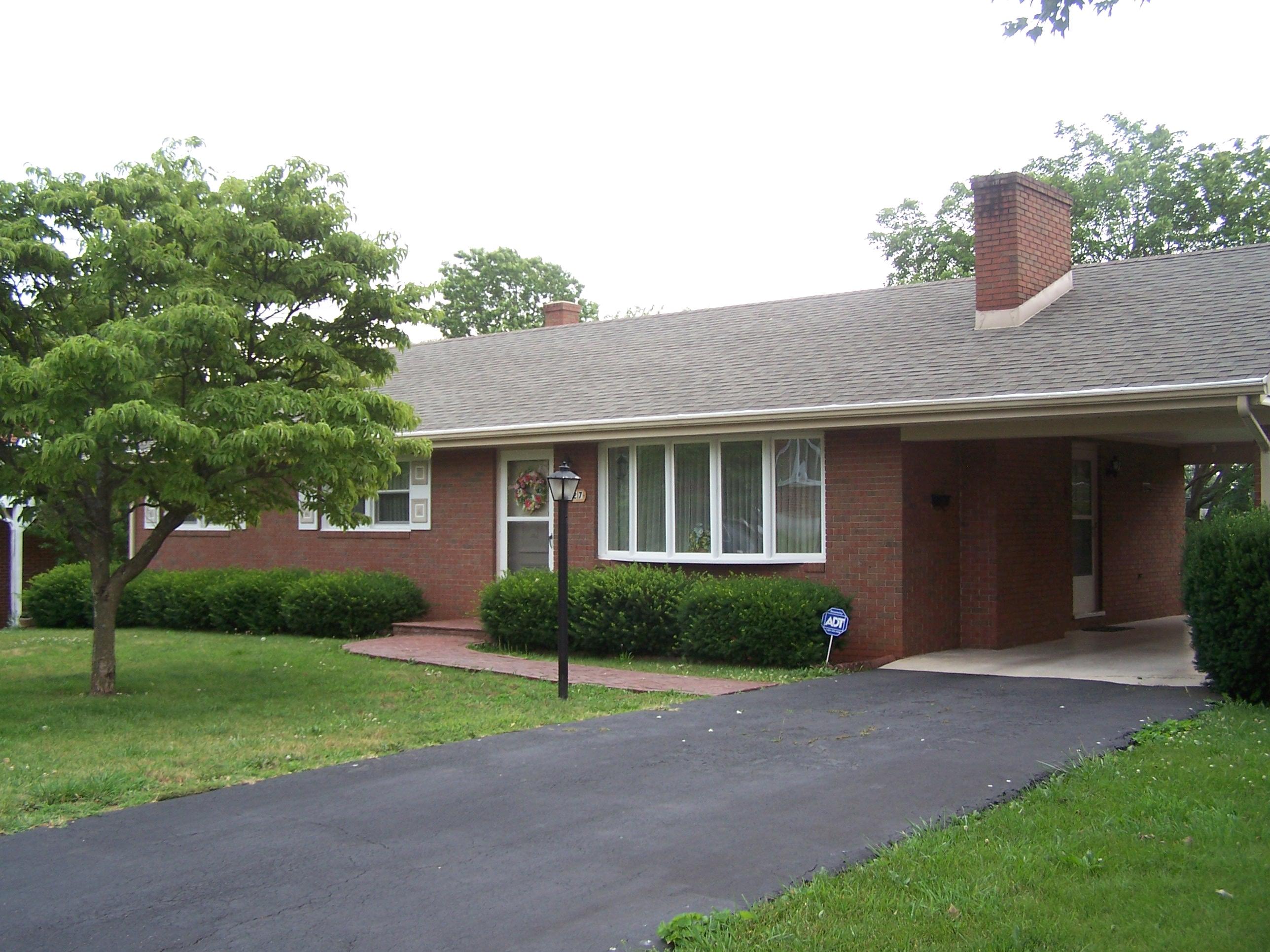 3327 Frontier Road Northwest Roanoke, VA 24012 - Photo 3 of 29 Front 1