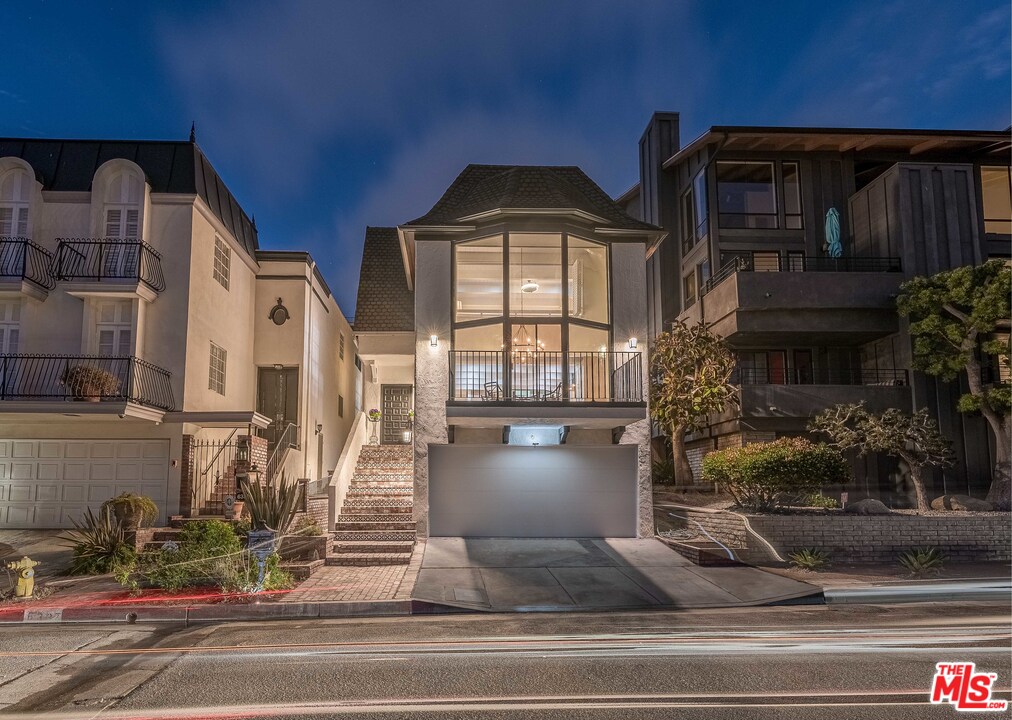 6501 Esplanade Playa del Rey, CA 90293 - Photo 11 of 54 a view of entryway and hall