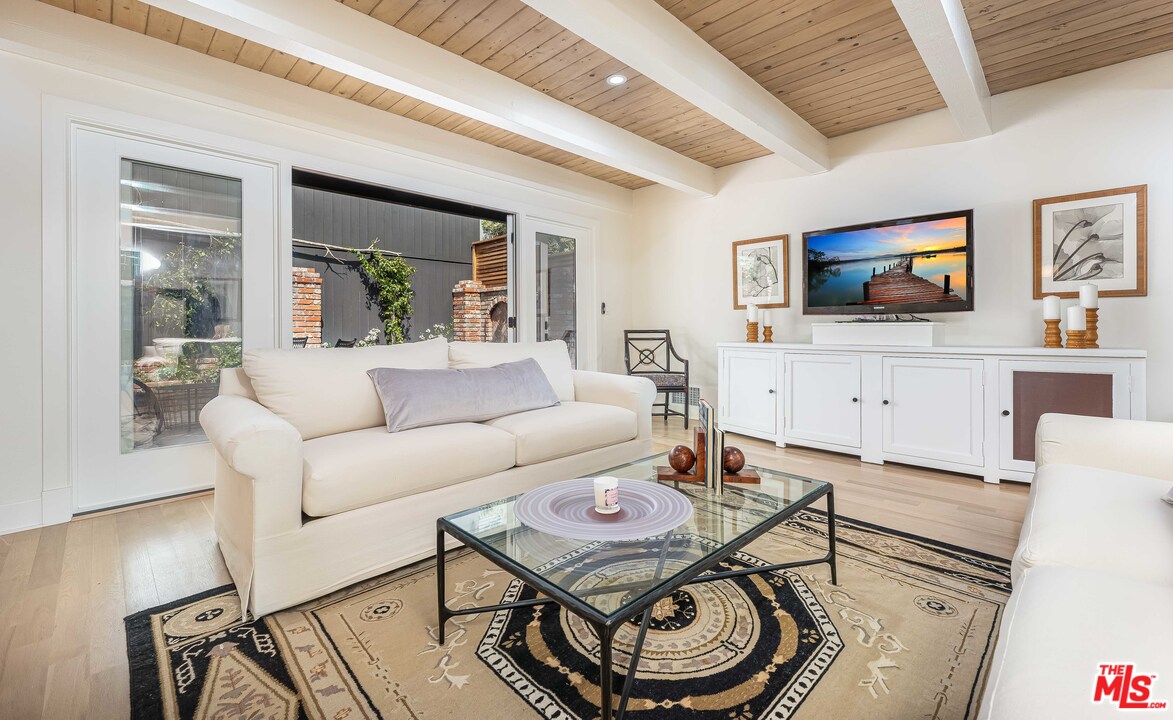 6501 Esplanade Playa del Rey, CA 90293 - Photo 22 of 54 a living room with furniture and a flat screen tv