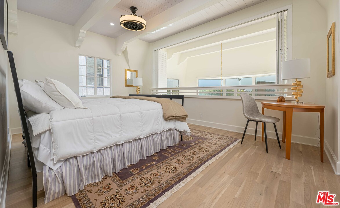 6501 Esplanade Playa del Rey, CA 90293 - Photo 30 of 54 a room with a bed a table and chairs