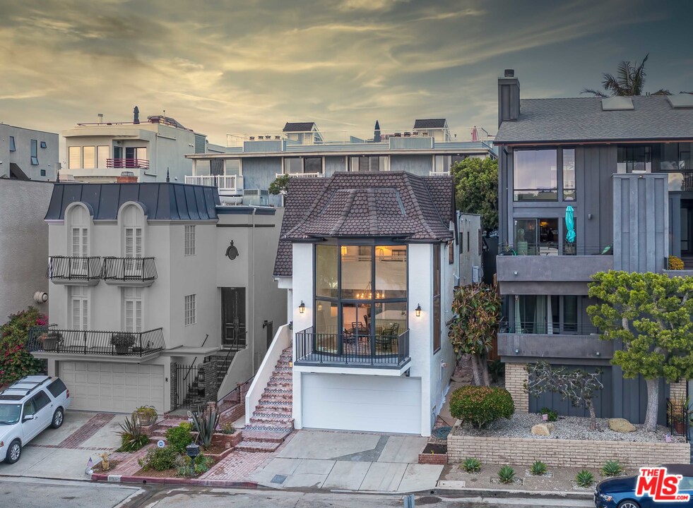 6501 Esplanade Playa del Rey, CA 90293 - Photo 4 of 54 a aerial view of a house