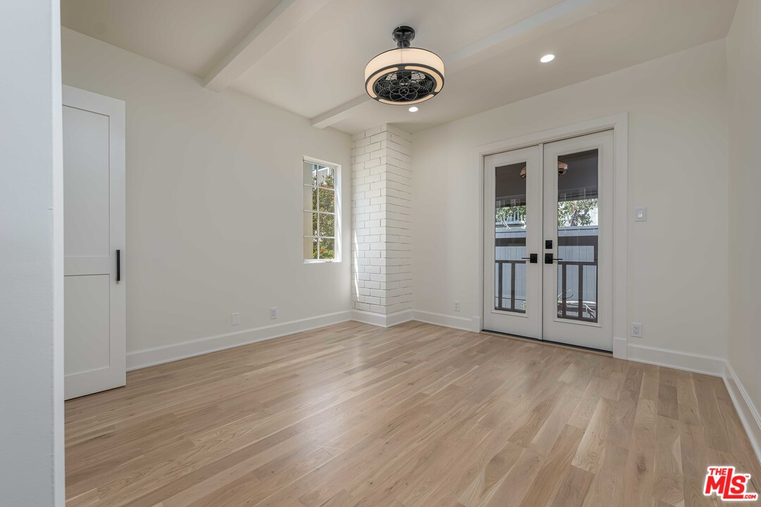 6501 Esplanade Playa del Rey, CA 90293 - Photo 34 of 54 an empty room with wooden floor and windows