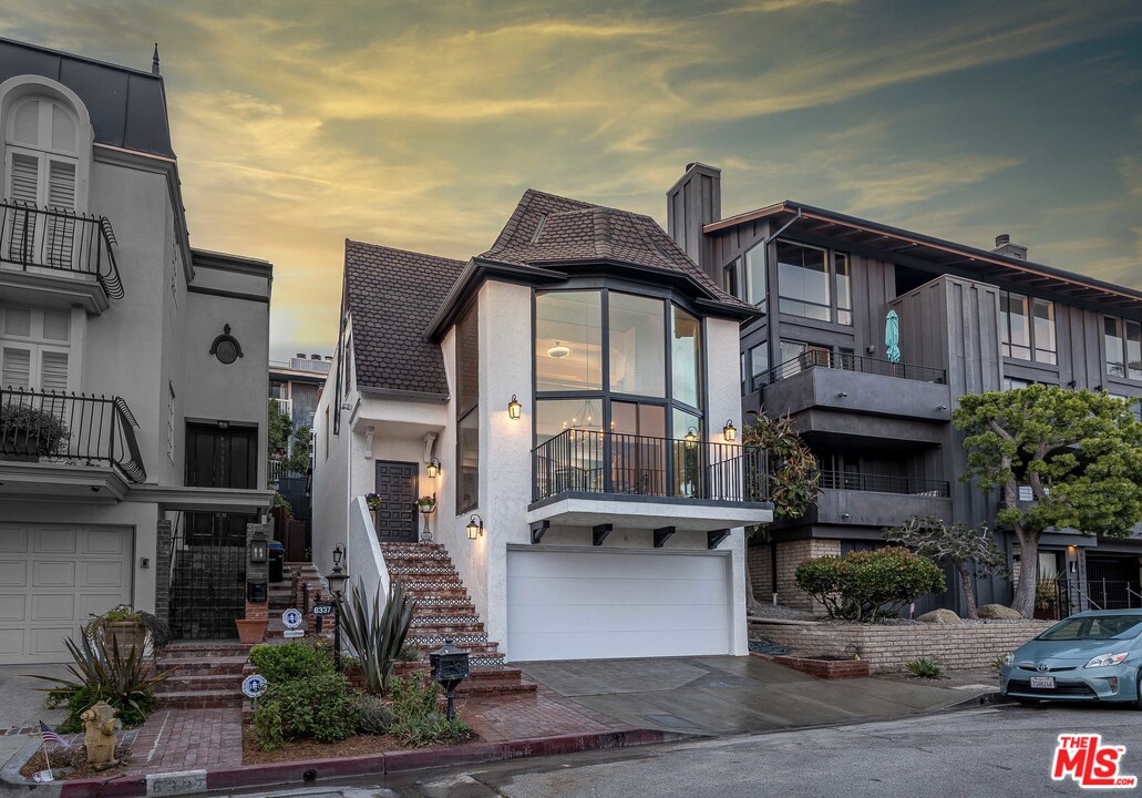 6501 Esplanade Playa del Rey, CA 90293 - Photo 44 of 54 a front view of a house with a yard