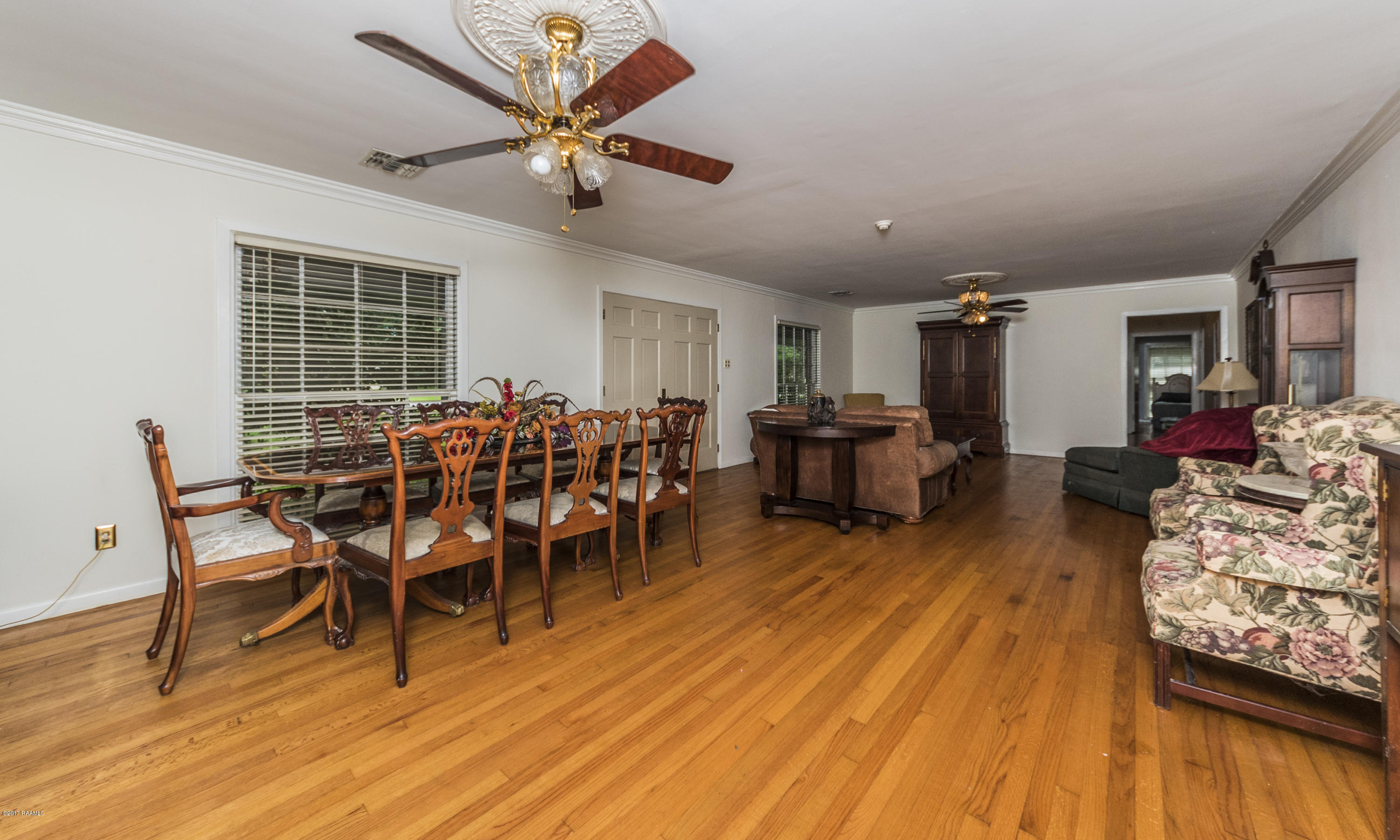 304 Leonpacher Road Lafayette, LA 70508 - Photo 6 of 28 Living Room 3