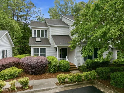 a view of a yard in front of house