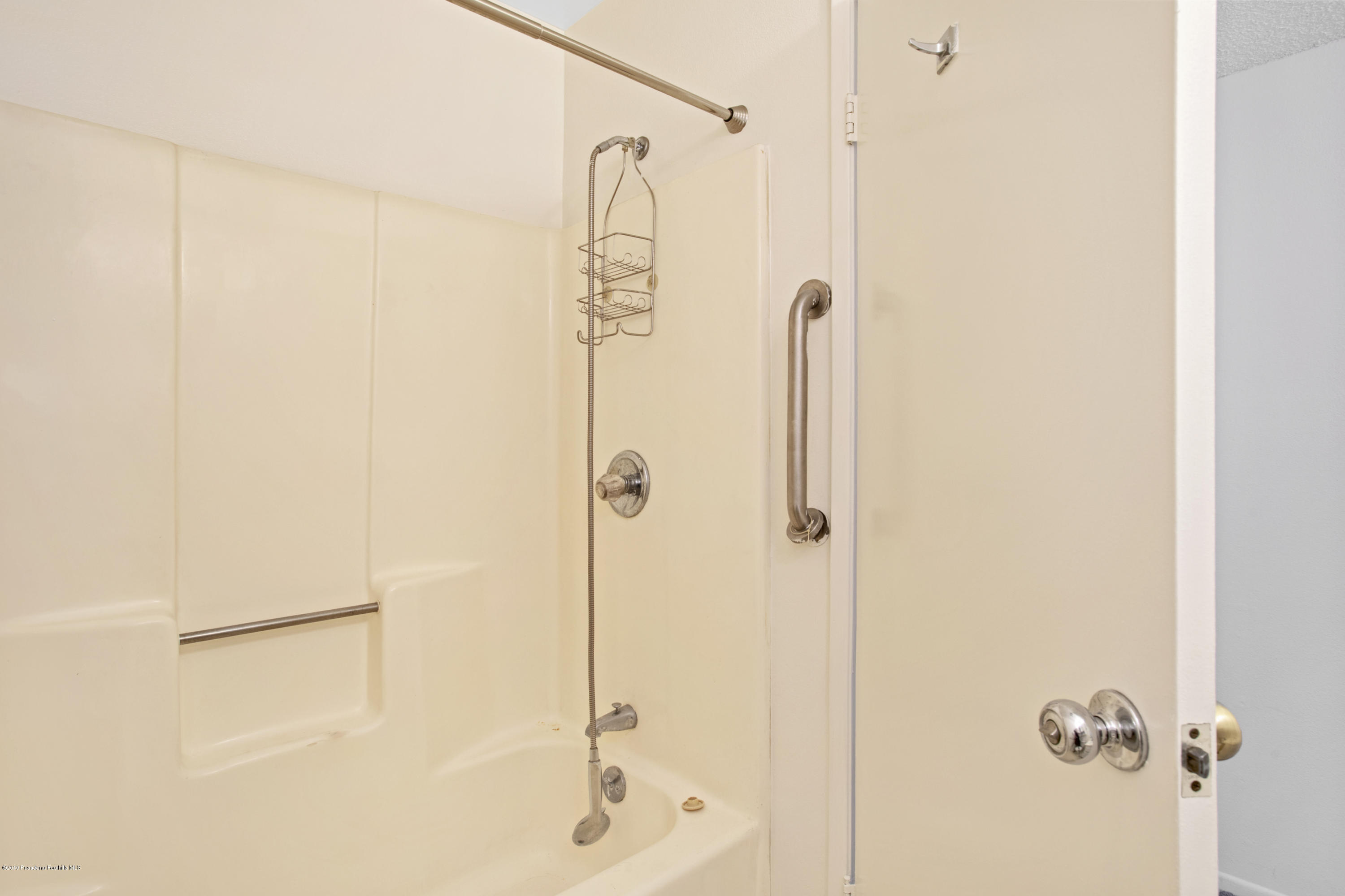 1741 East Maple Street Pasadena, CA 91106 - Photo 17 of 28 179543647115057cf-vt115057-117