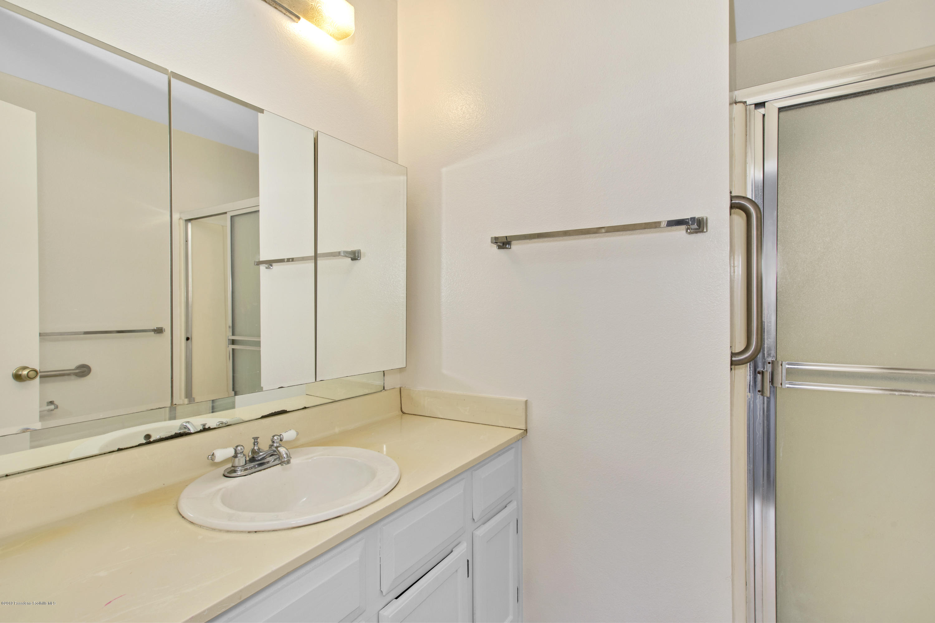 1741 East Maple Street Pasadena, CA 91106 - Photo 22 of 28 229543662115057cf-vt115057-122