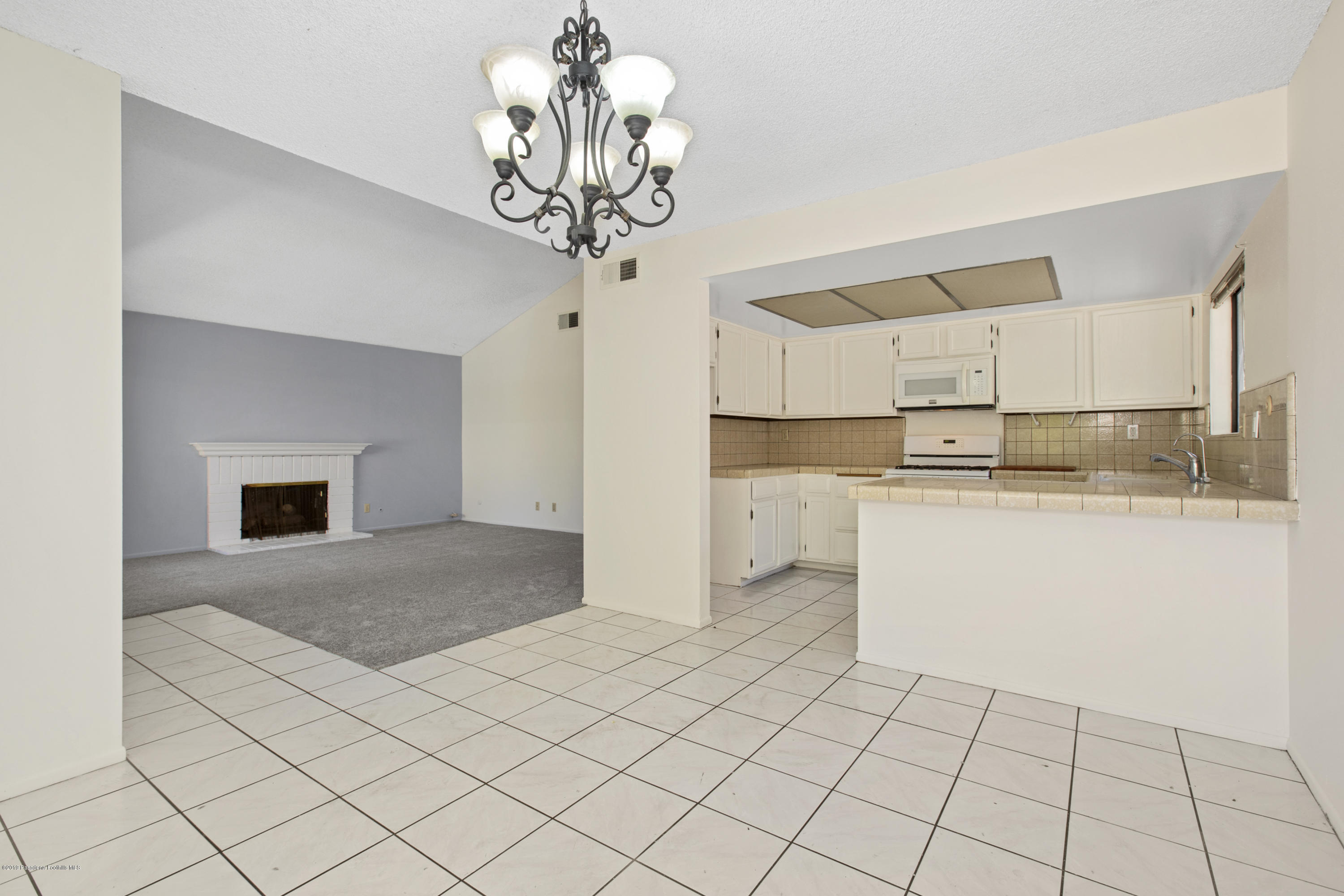 1741 East Maple Street Pasadena, CA 91106 - Photo 8 of 28 89543648115057cf-vt115057-108