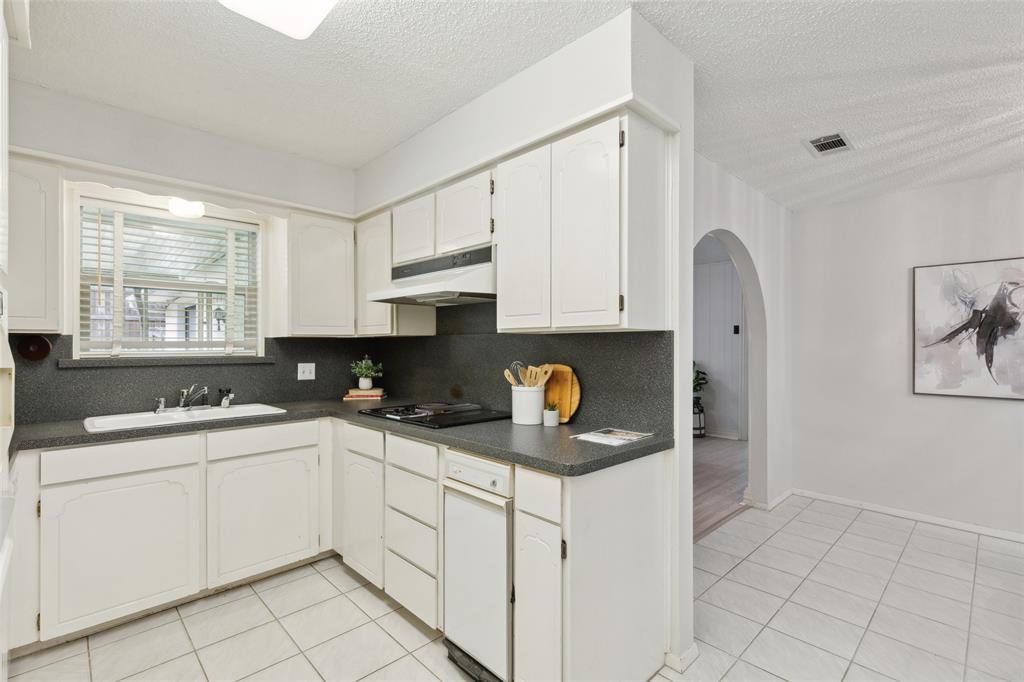 3605 Spring Valley Drive Bedford, TX 76021 - Photo 13 of 31