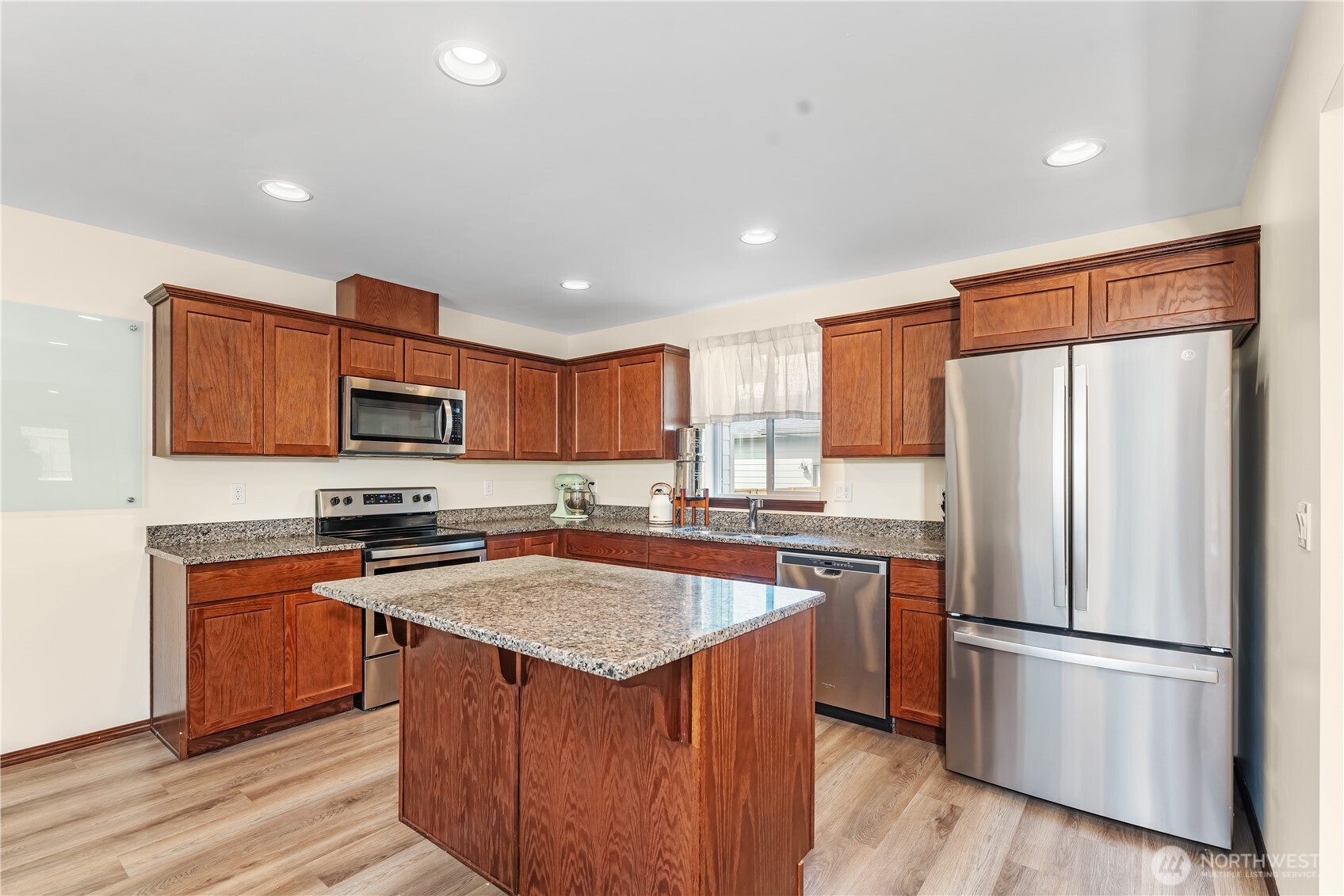 412 South Kansas Loop East Wenatchee, WA 98802 - Photo 7 of 26