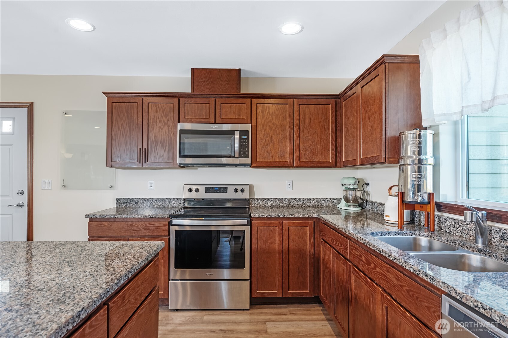 412 South Kansas Loop East Wenatchee, WA 98802 - Photo 9 of 26