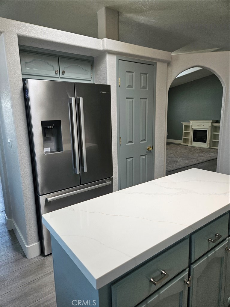 14851 Jeffrey Road, Unit 171 Irvine, CA 92618 - Photo 11 of 40 Kitchen Island Quartz Countertop