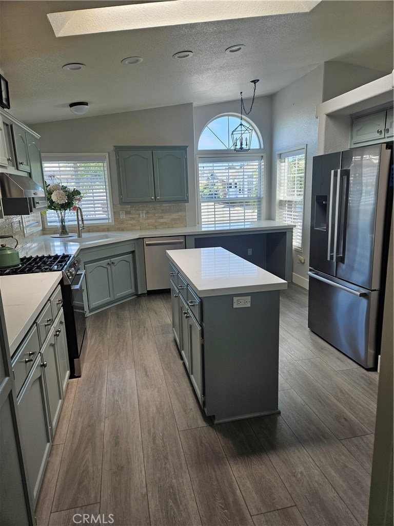 14851 Jeffrey Road, Unit 171 Irvine, CA 92618 - Photo 7 of 40 Kitchen View