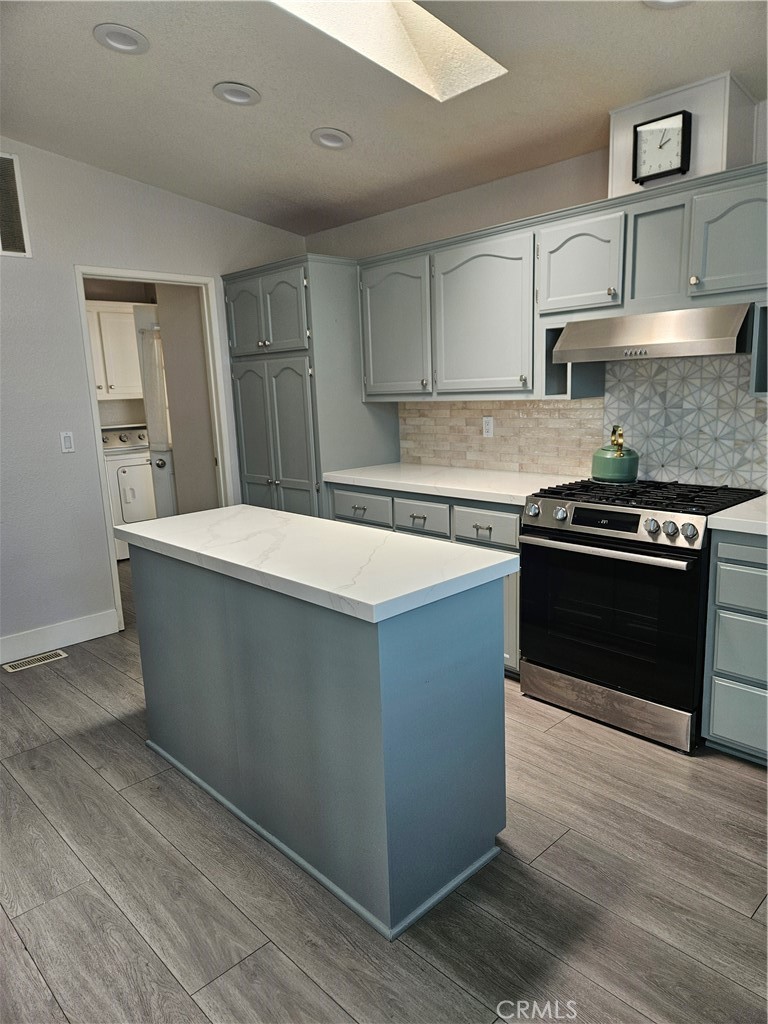 14851 Jeffrey Road, Unit 171 Irvine, CA 92618 - Photo 8 of 40 Island and Stove