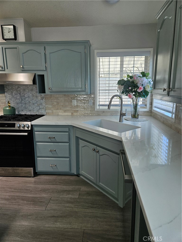 14851 Jeffrey Road, Unit 171 Irvine, CA 92618 - Photo 10 of 40 Kitchen counter and cabinets