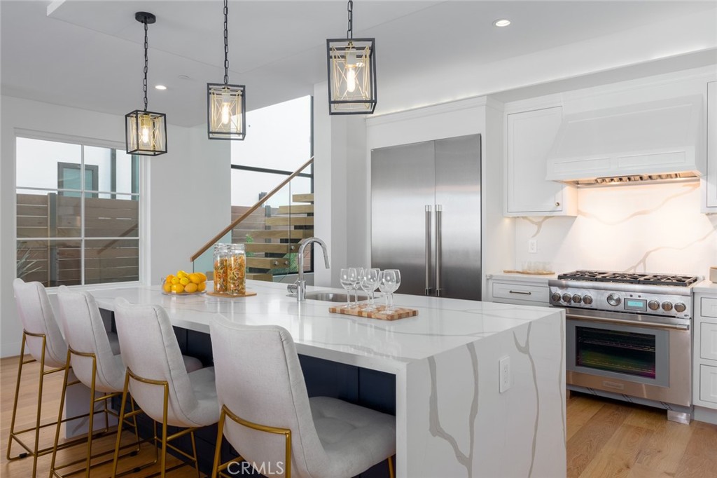 1025 West Balboa Boulevard Newport Beach, CA 92661 - Photo 23 of 70 a kitchen with a stove a table and chairs
