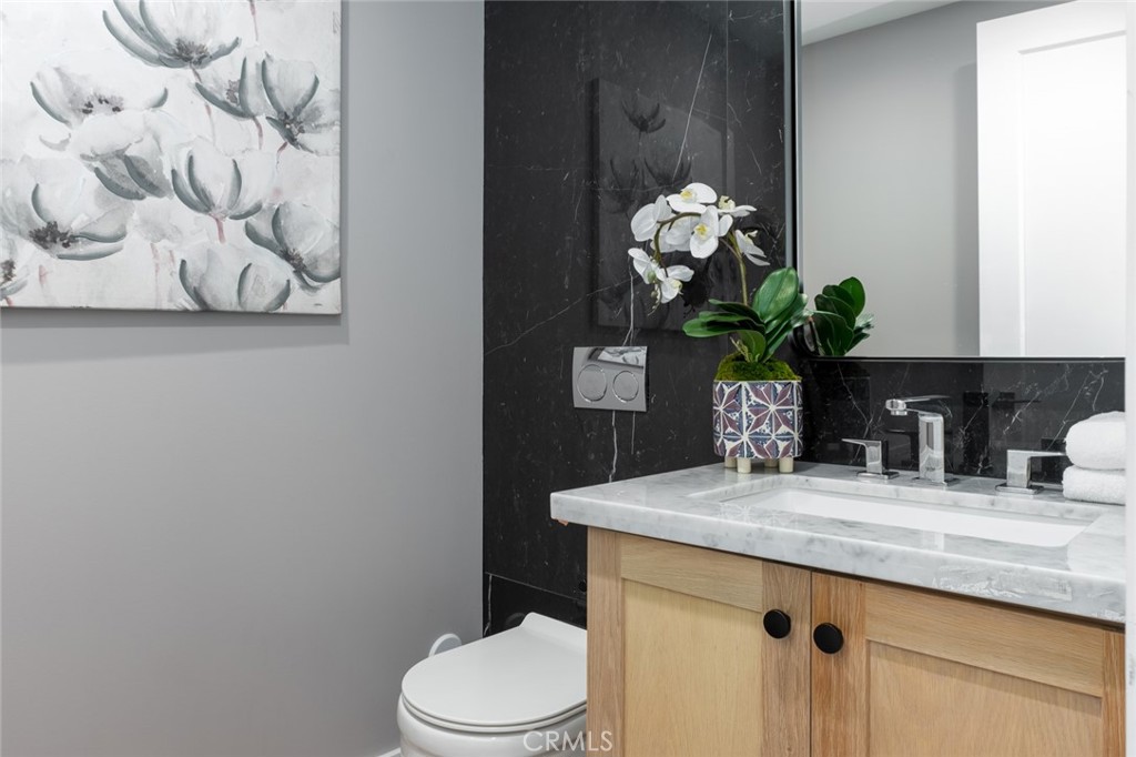 1025 West Balboa Boulevard Newport Beach, CA 92661 - Photo 28 of 70 a bathroom with a toilet sink and mirror