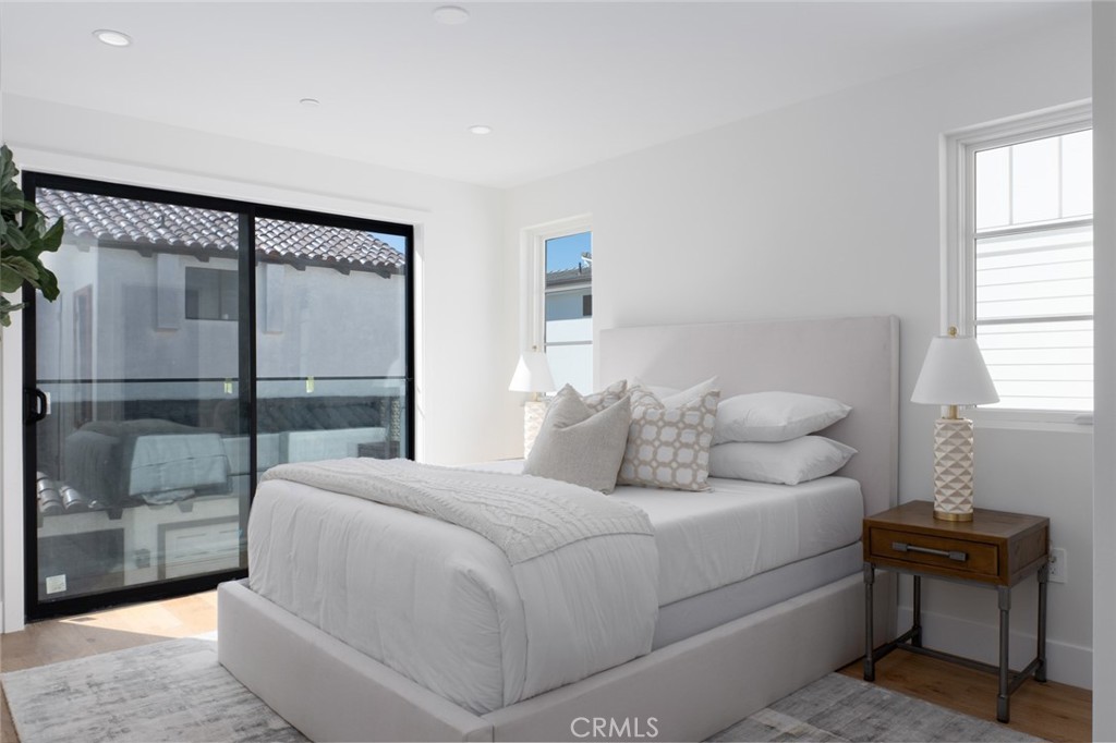 1025 West Balboa Boulevard Newport Beach, CA 92661 - Photo 39 of 70 a bedroom with a bed and a window