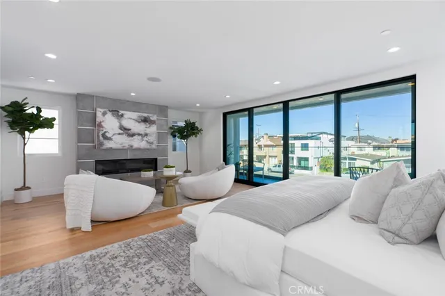 $30,000 | 1025 West Balboa Boulevard, Newport Beach, CA 92661