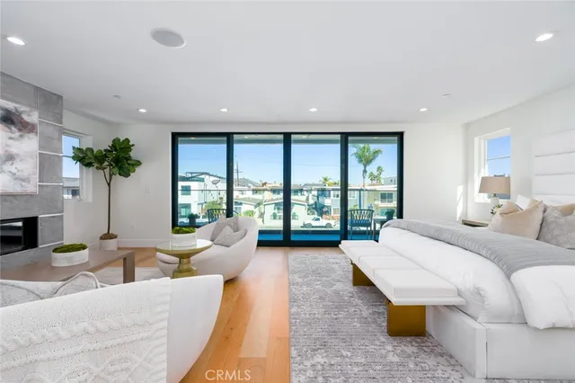 $30,000 | 1025 West Balboa Boulevard, Newport Beach, CA 92661