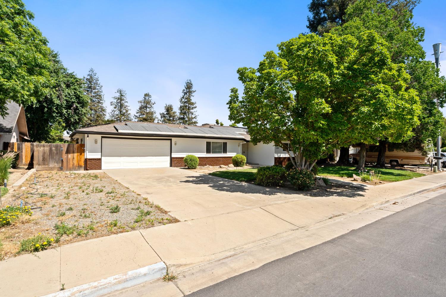 1284 North Riverview Avenue Reedley, CA 93654 - Photo 2 of 40