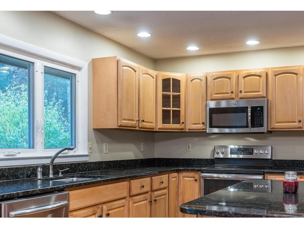 113 Thayer Road Monson, MA 01057 - Photo 16 of 40