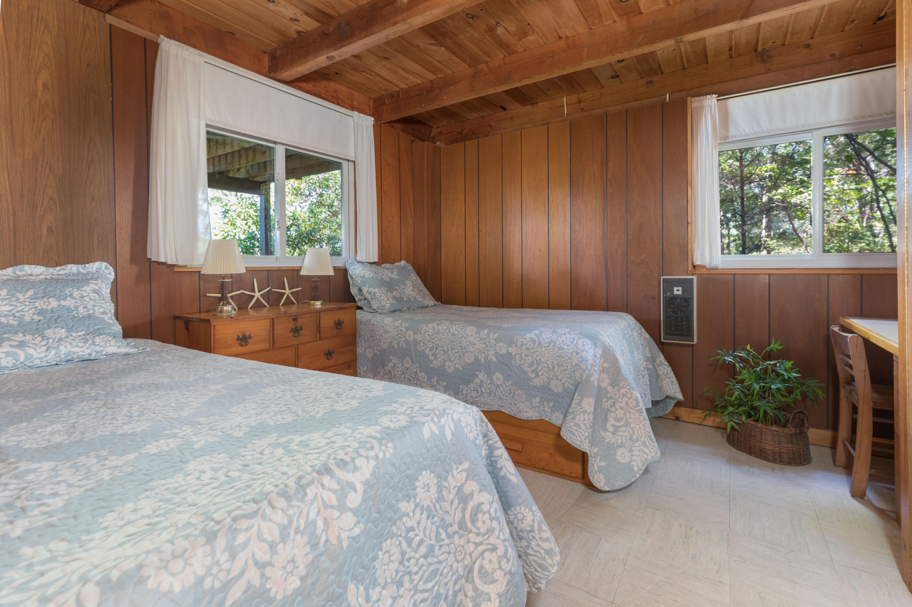 375 Barnes Road Oak Bluffs, MA 02557 - Photo 14 of 31 375 Barnes Rd MV (9 of 48)