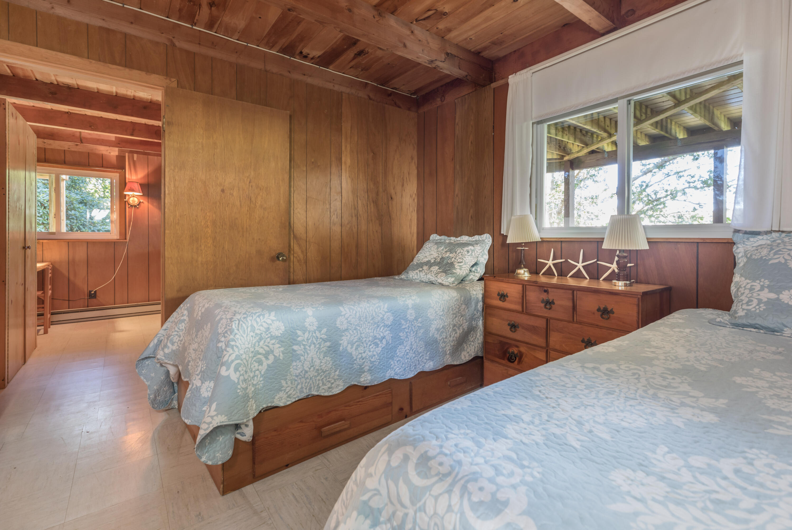 375 Barnes Road Oak Bluffs, MA 02557 - Photo 15 of 31 375 Barnes Rd MV (10 of 48)
