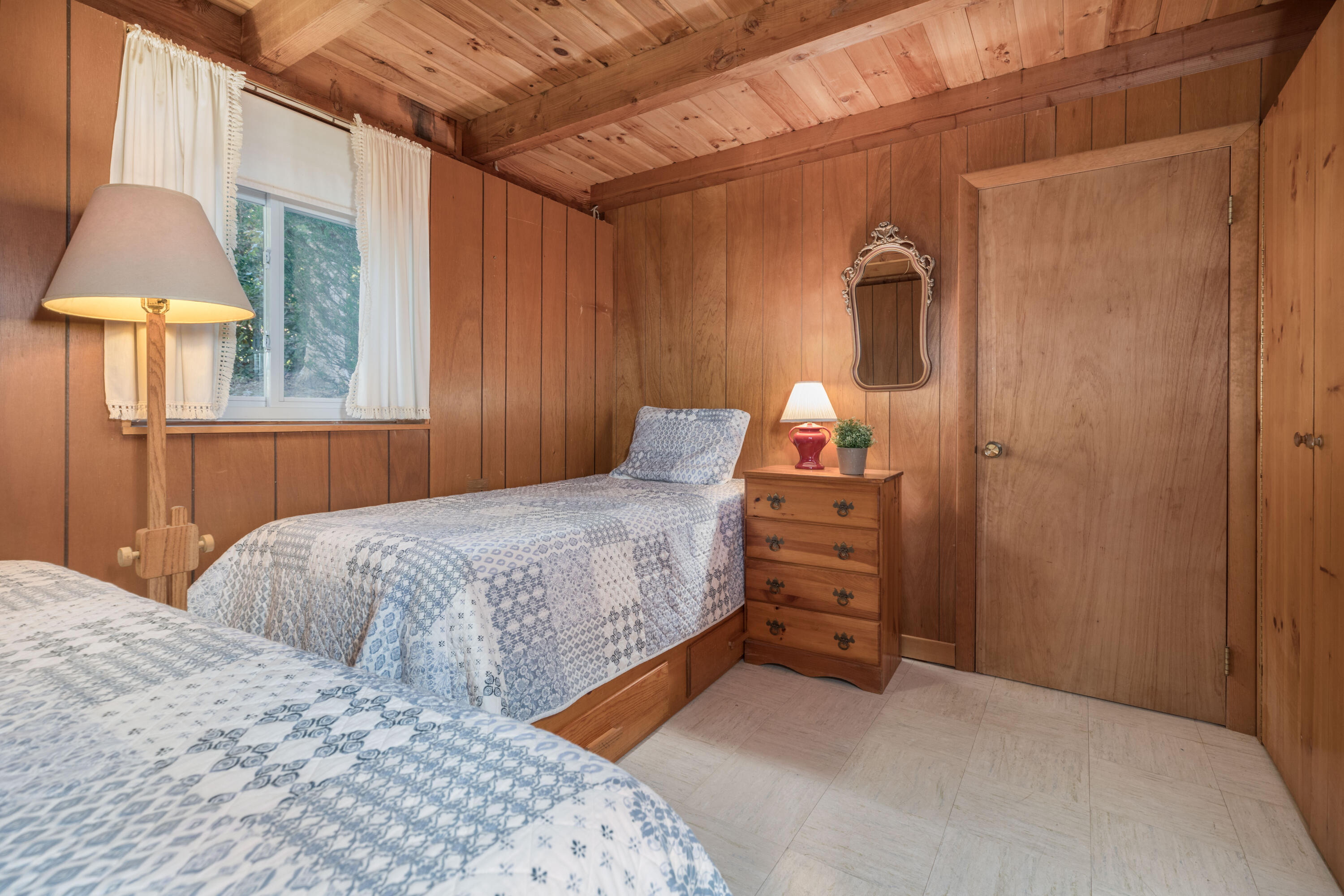 375 Barnes Road Oak Bluffs, MA 02557 - Photo 17 of 31 375 Barnes Rd MV (12 of 48)