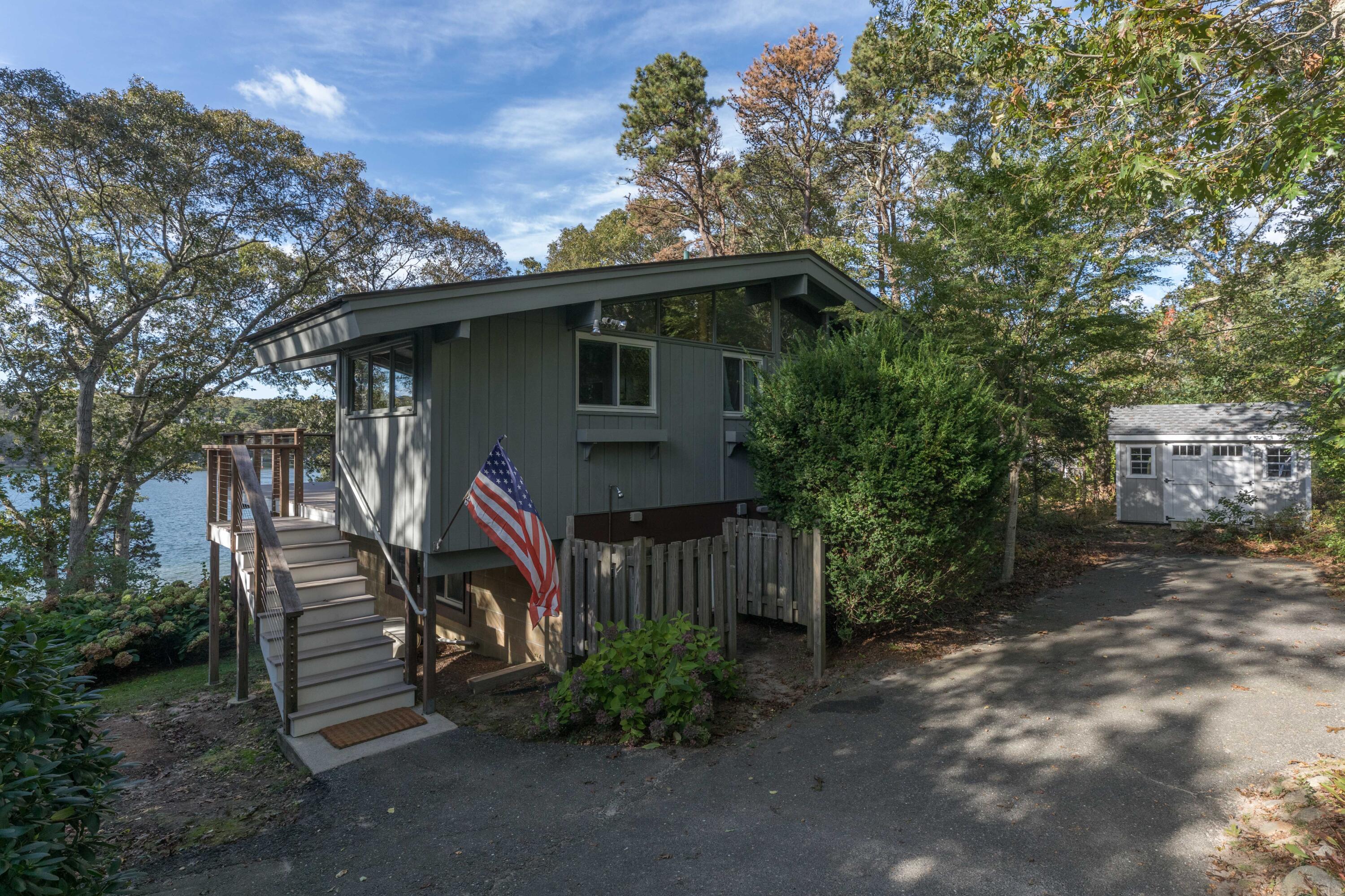 375 Barnes Road Oak Bluffs, MA 02557 - Photo 2 of 31 375 Barnes Rd MV (41 of 48)