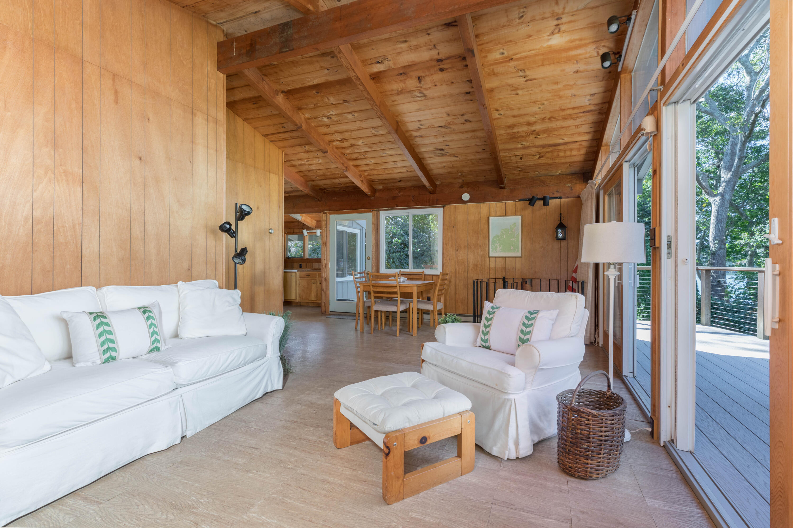 375 Barnes Road Oak Bluffs, MA 02557 - Photo 5 of 31 375 Barnes Rd MV (8 of 48)