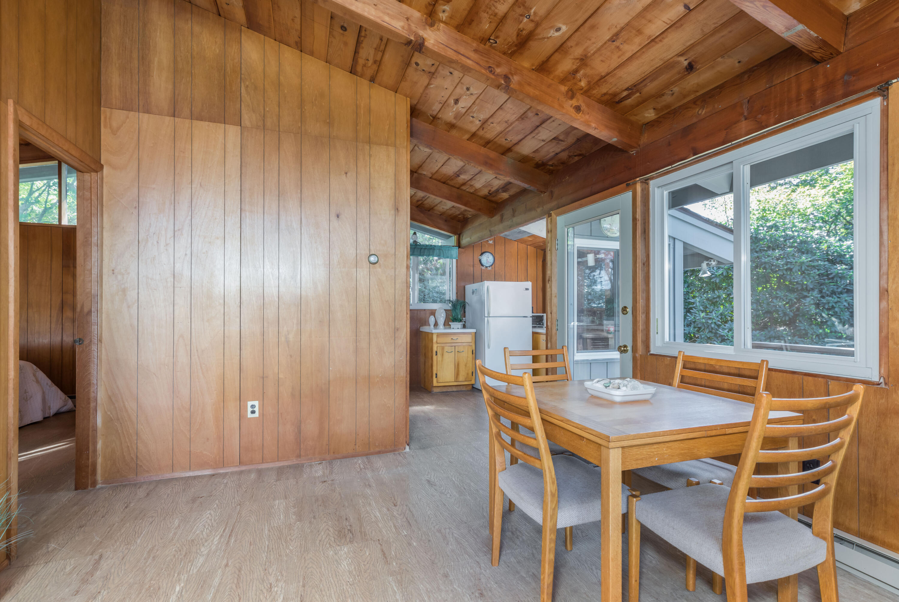 375 Barnes Road Oak Bluffs, MA 02557 - Photo 6 of 31 375 Barnes Rd MV (5 of 48)