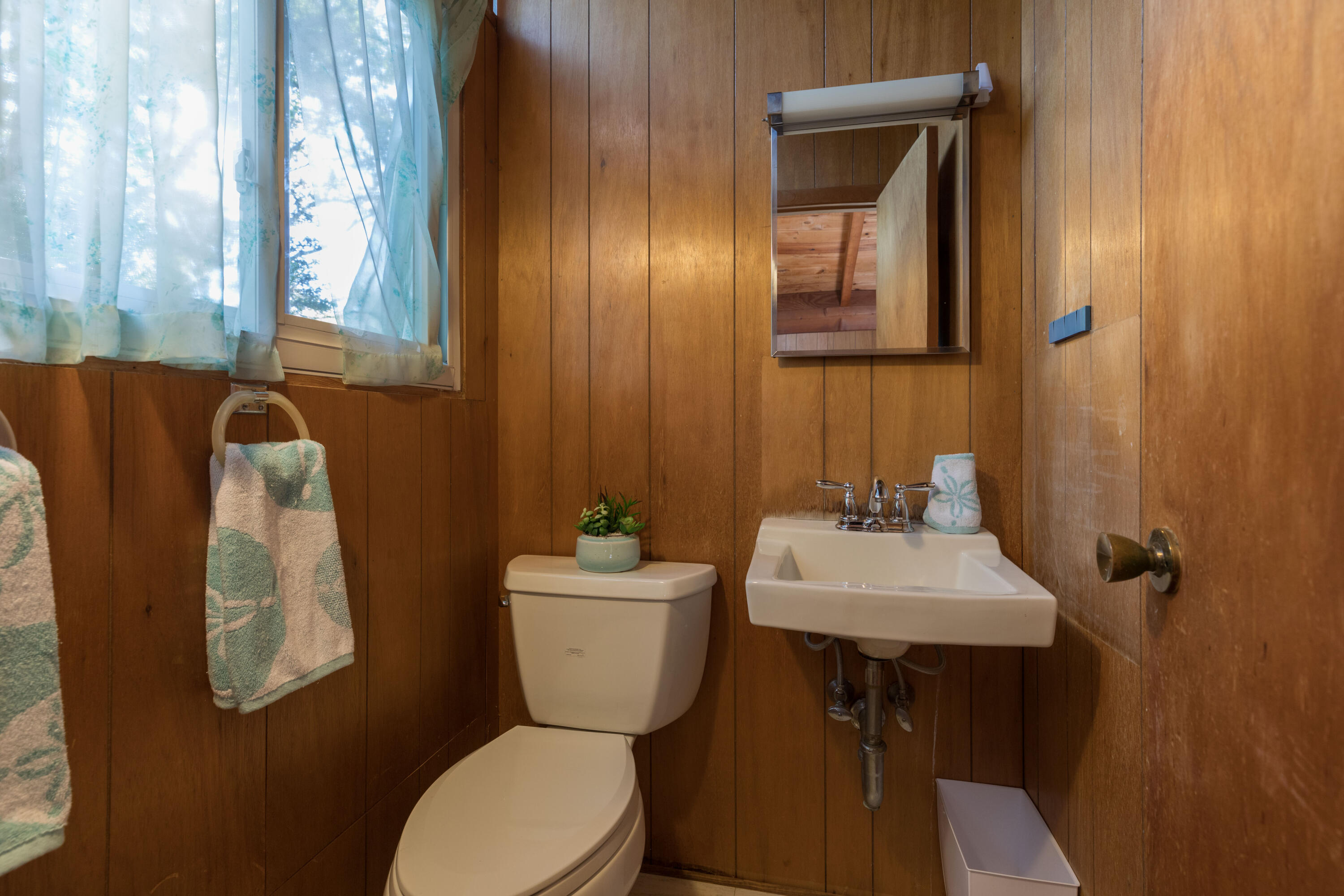 375 Barnes Road Oak Bluffs, MA 02557 - Photo 9 of 31 375 Barnes Rd MV (3 of 48)