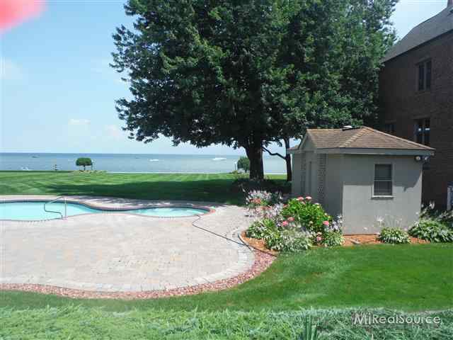 916 Lake Shore Road Grosse Pointe, MI 48236 - Photo 9 of 30 31181165-8.JPG