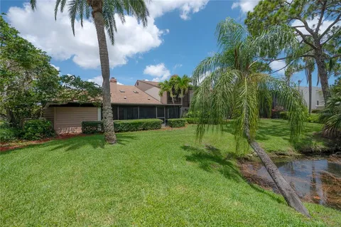 a view of yard with green space