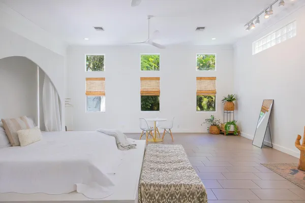 $17,000 | 717 Forest Hill Boulevard, West Palm Beach, FL 33405