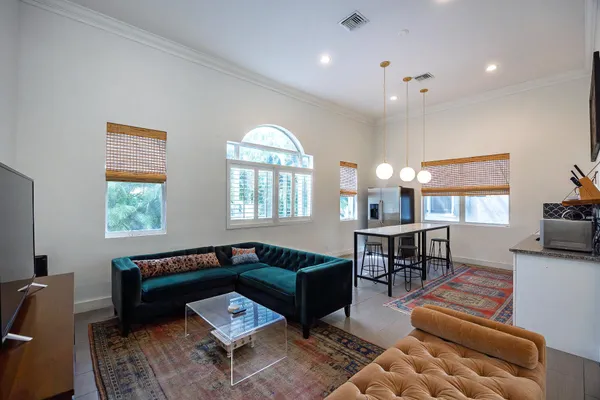 $17,000 | 717 Forest Hill Boulevard, West Palm Beach, FL 33405