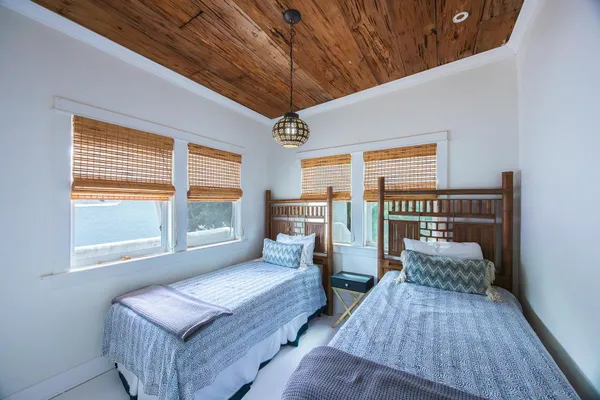 $17,000 | 717 Forest Hill Boulevard, West Palm Beach, FL 33405