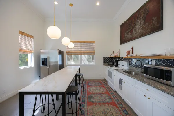 $17,000 | 717 Forest Hill Boulevard, West Palm Beach, FL 33405