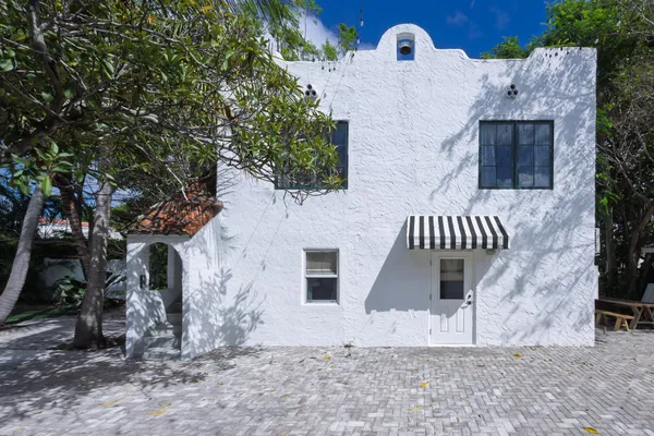 $17,000 | 717 Forest Hill Boulevard, West Palm Beach, FL 33405