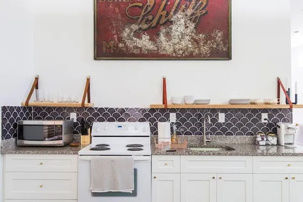 $17,000 | 717 Forest Hill Boulevard, West Palm Beach, FL 33405