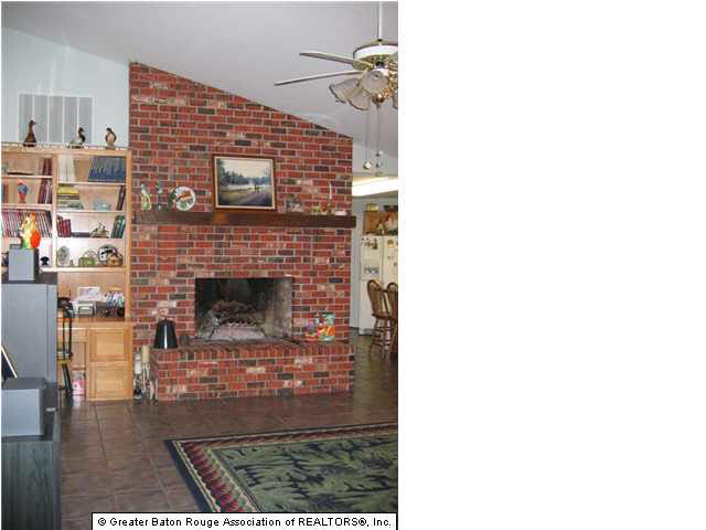 4584 Raymond Labauve Road Brusly, LA 70719 - Photo 6 of 12 Gallery Image 6