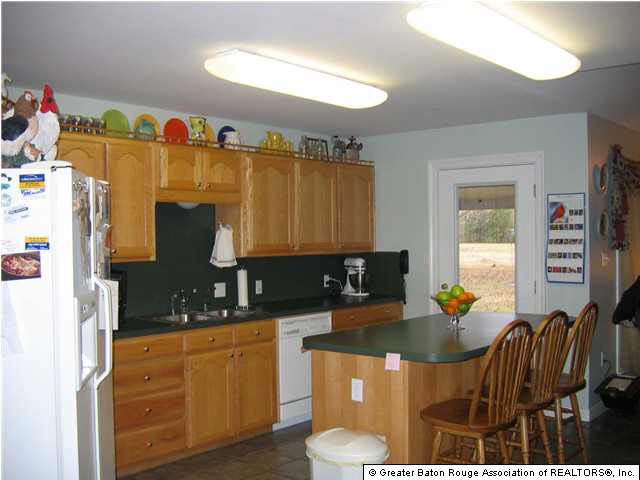 4584 Raymond Labauve Road Brusly, LA 70719 - Photo 8 of 12 Gallery Image 8