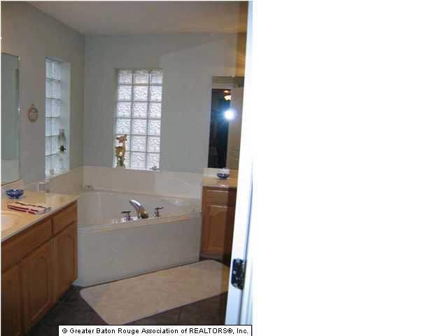 4584 Raymond Labauve Road Brusly, LA 70719 - Photo 9 of 12 Gallery Image 9