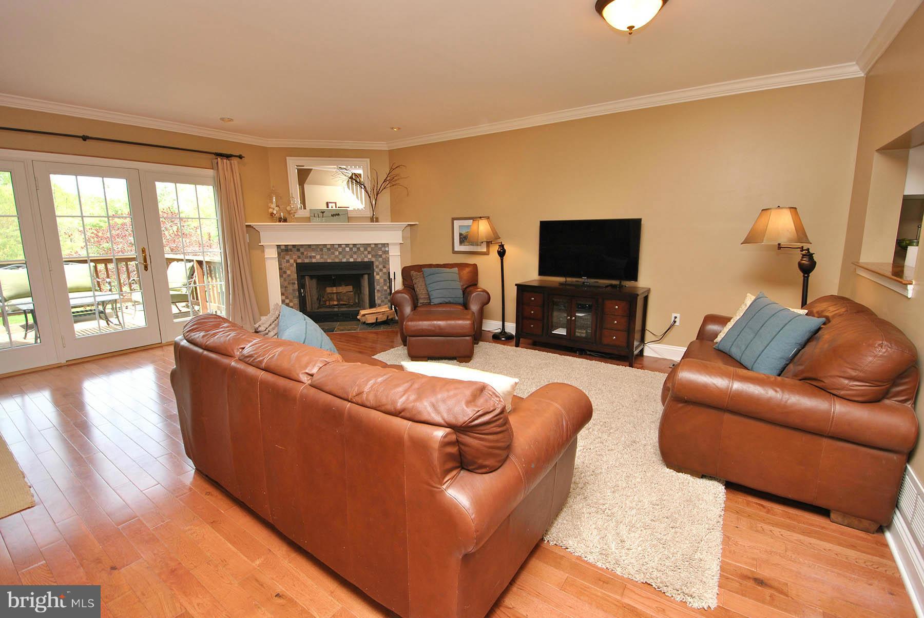 3976 Forest Valley Road Baltimore, MD 21234 - Photo 4 of 22 Living Room