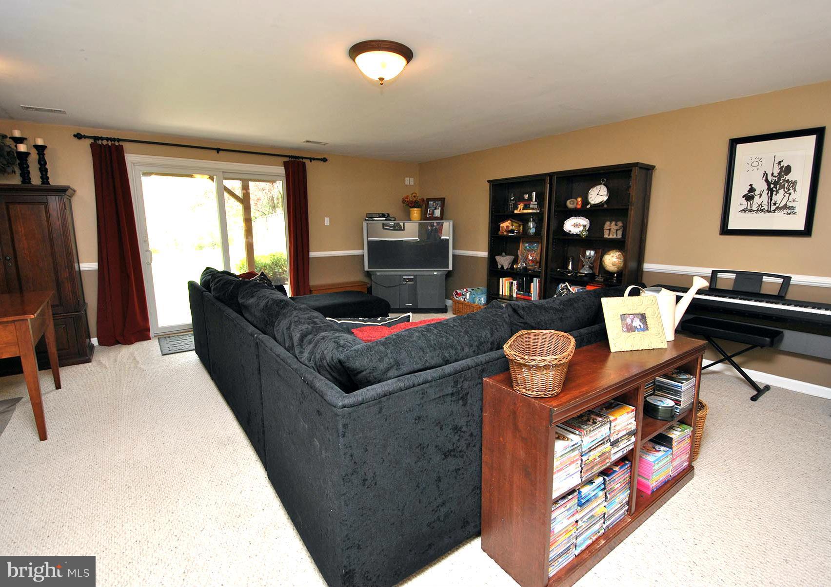3976 Forest Valley Road Baltimore, MD 21234 - Photo 9 of 22 Family Room