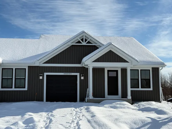 $394,900 | N162-w21814 N162-w21814 Poppy Road, Jackson, WI 53037