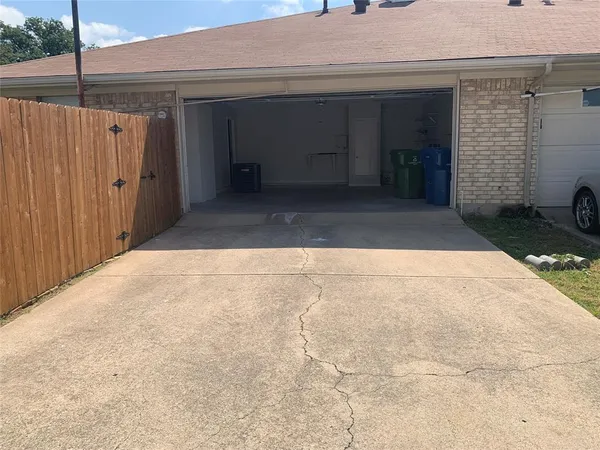 $2,350 | 1520 Parkside Drive, Carrollton, TX 75006