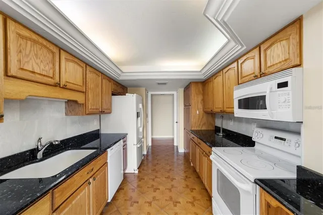 $5,000 | 1111 North Gulfstream Avenue, Unit 16C, Sarasota, FL 34236