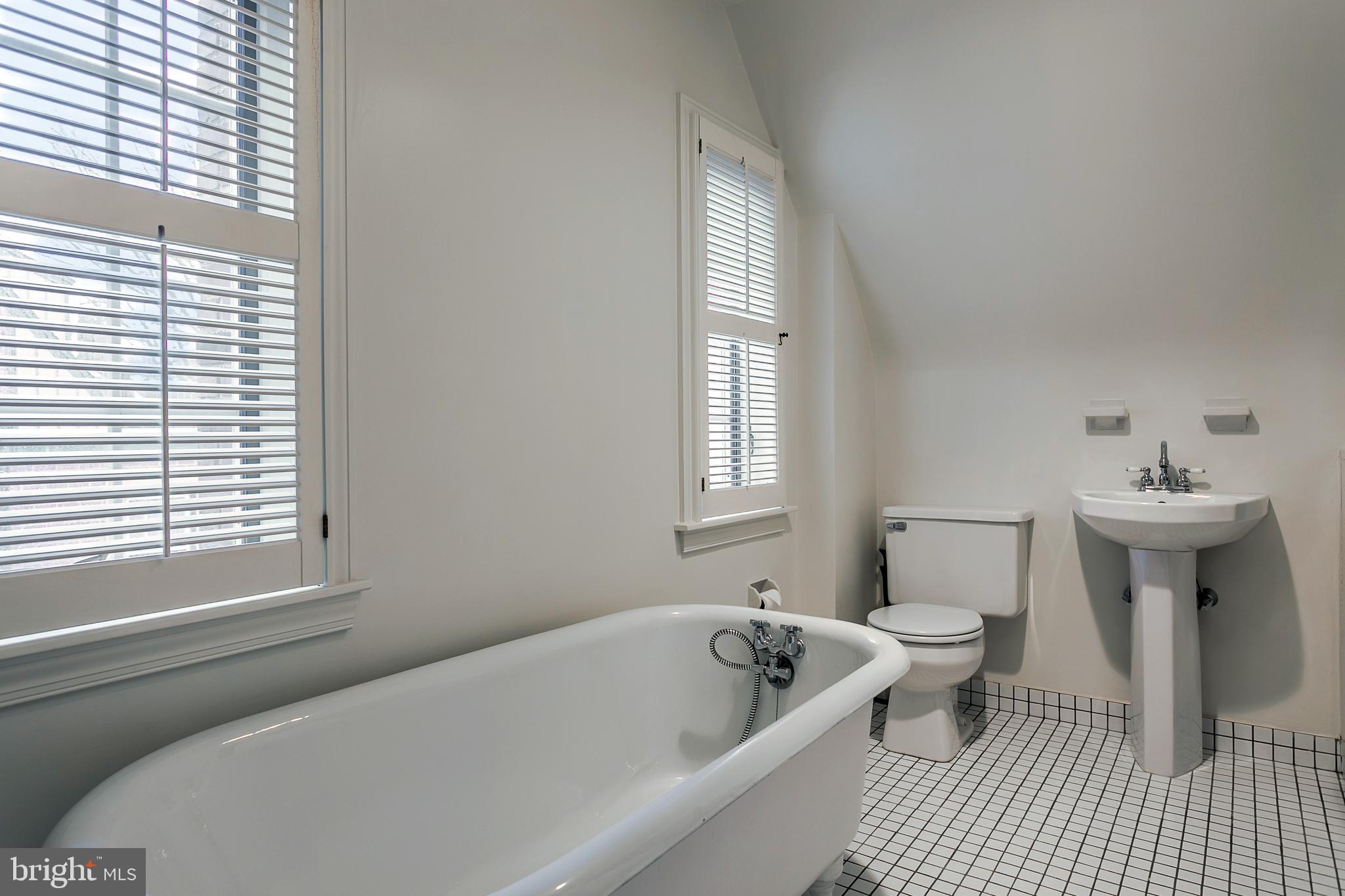 207 Edgehill Road Merion Station, PA 19066 - Photo 34 of 38 Full bathroom - 3rd Floor